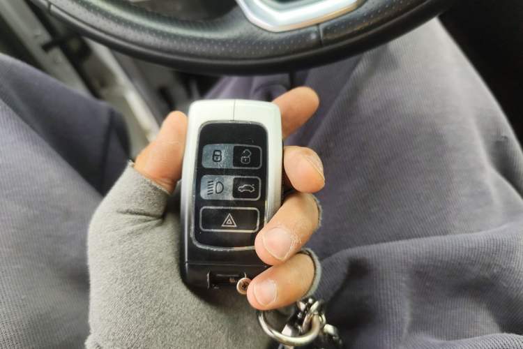 Used Land Rover Discovery Sport 2022 Revised Version 249 PS R-Dynamic S Performance Edition 5 Seats Vehicle Key