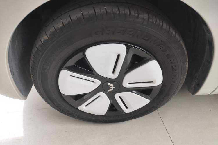 Used Wuling Hongguang MINIEV 2025 Four-Door Version Advanced Edition Left Front Wheel Hub