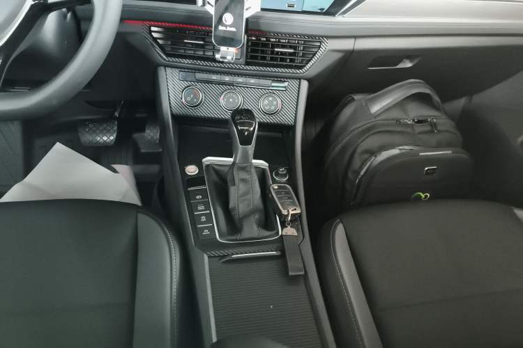 Used Volkswagen Sagitar 2022 280TSI DSG Flyover Edition Gear Lever