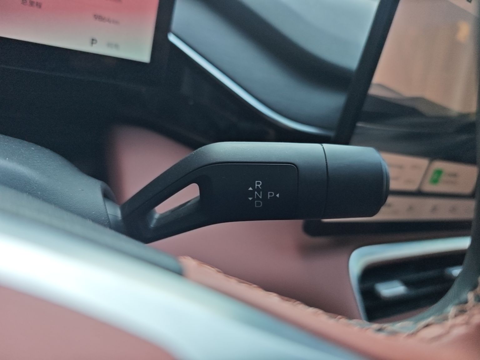 Geely Galaxy L6 2025 EM-i 140km Explorer+ Edition — снимка 16