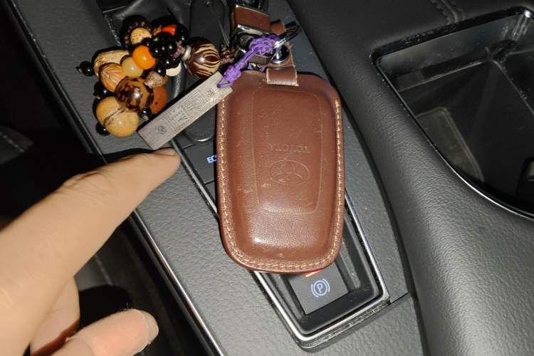 Used Toyota Avalon 2019 2.5L Touring Premium Version China VI Standard Vehicle Key