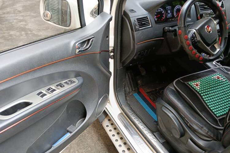 Used FORTHING Joyear X5 2013 1.6L Manual Luxury Model China IV Standard
