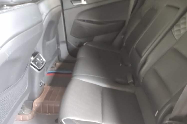 Used Hyundai Tucson 2019 280TGDi Dual-Clutch Two-Wheel Drive Fashion Edition China VI Standard Left Rear Seat