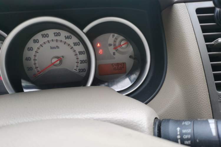 Used Nissan Tiida Sedan 2008 1.6L Manual Fashion Edition Odometer Close Up