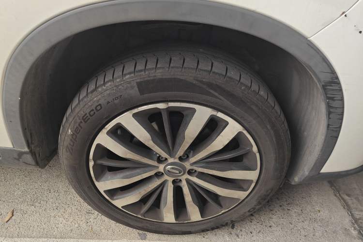 Used GAC Trumpchi GS4 2017 235T Automatic Two-Wheel Drive Luxury Smart Connectivity Version Right Front Wheel Hub