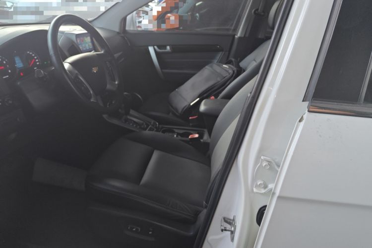 Used Chevrolet Captiva 2015 2.4L 4x4 Flagship Edition 7-Seater