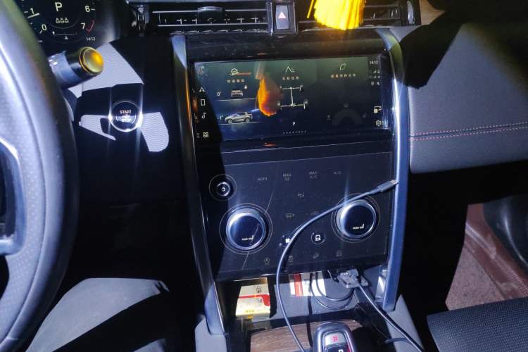 Used Land Rover Discovery Sport 2021 249 PS R-Dynamic SE Performance Tech Edition 5 Seats Audio And AC Panel