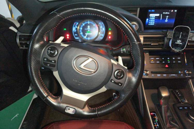 Used Lexus IS 2015 200t F SPORT
