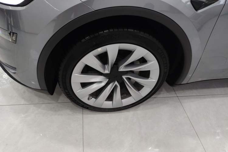 Used Tesla Model Y 2025 Rear-Wheel-Drive Version
