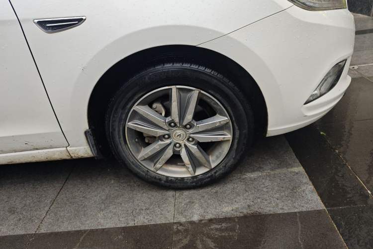 Used CHANGAN Eado 2016 1.6L Manual Fashion Edition Right Front Wheel Hub