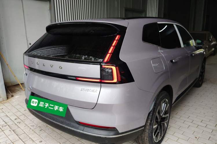 Used Volvo XC70 Plug-in Hybrid 2026 Model Four-Wheel Drive Long-Range Plus Rear Right 45 Deg