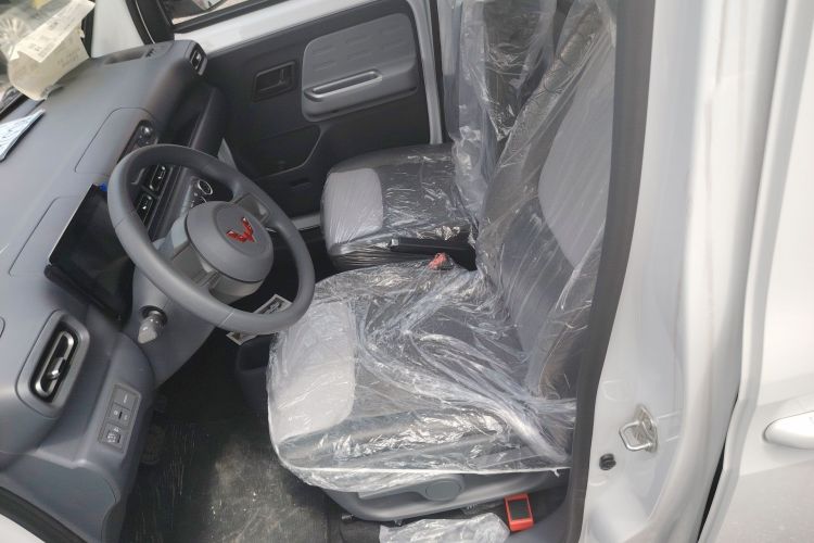 Used Wuling Zhiguang New Energy 2025 Model 305km Ambitious Edition Left Rear Seat