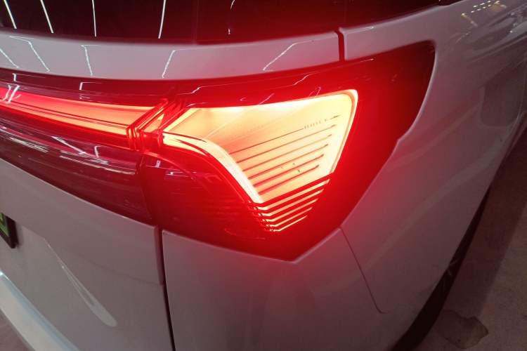 Used Buick GL8 New Energy 2025 Lu Shang Luxury Edition 7-Seater