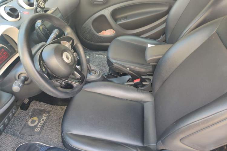 Used smart fortwo 2015 1.0L 52 kW hardtop Dynamic version
