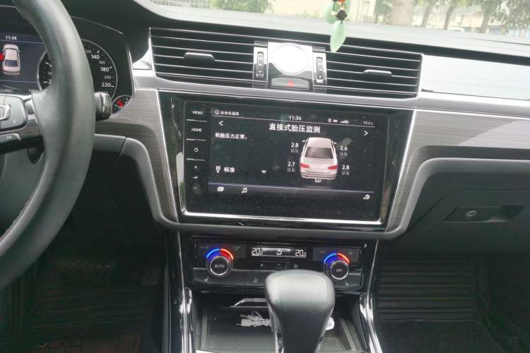 Used Volkswagen Phideon 2018 Revised Version 380TSI Two-Wheel Drive Business Edition Audio And AC Panel