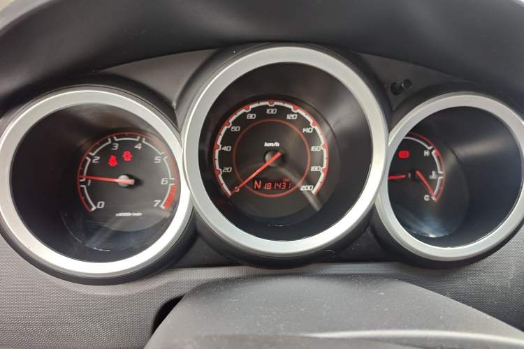 Used CHANGAN CX20 2014 1.4L IMT Sunroof Navigation Version China IV Standard