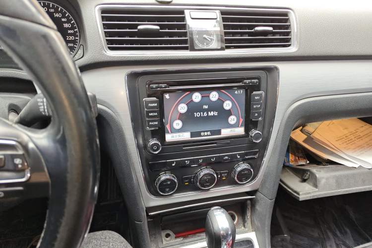 Used Volkswagen Passat 2015 1.8TSI DSG Prestige Edition Audio And AC Panel