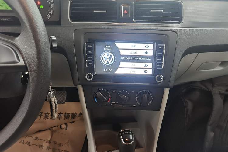 Used Skoda Rapid 2016 1.6L Automatic Chuanxing Edition Audio And AC Panel
