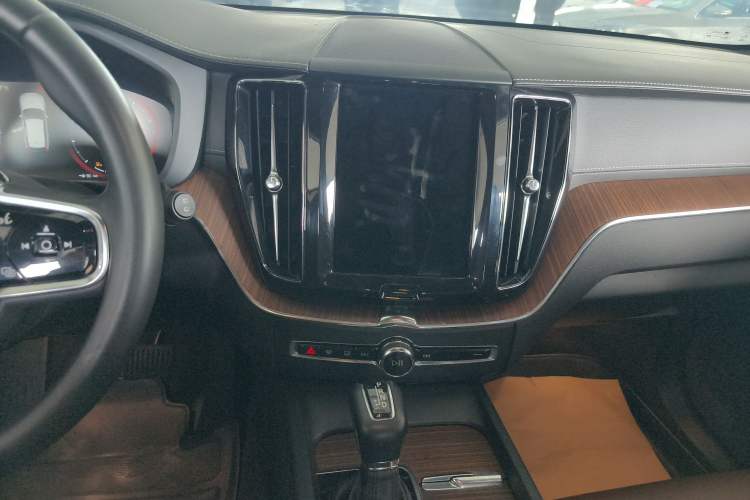 Used Volvo XC60 2021 T5 4x4 Smart Luxury Edition
