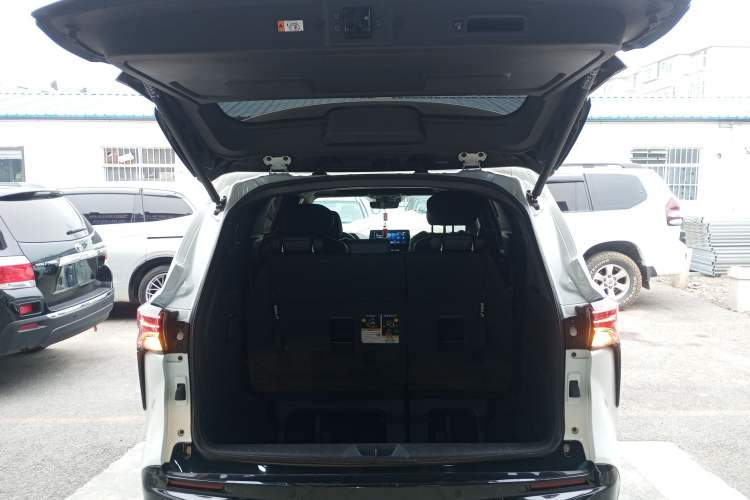 Used Toyota Granvia 2023 2.5L Hybrid Prestige VIP Edition
