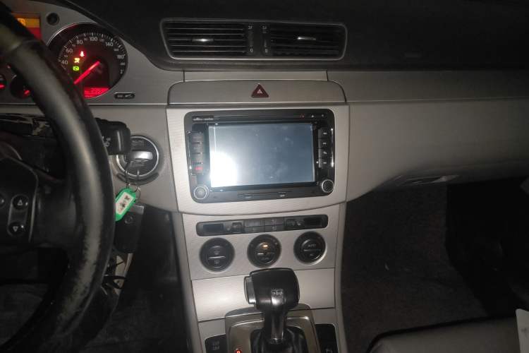 Used Volkswagen Magotan 2011 1.8TSI DSG Luxury Model Audio And AC Panel