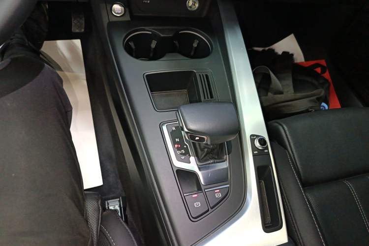 Used Audi A4L 2022 40 TFSI Fashion Dynamic Model Gear Lever