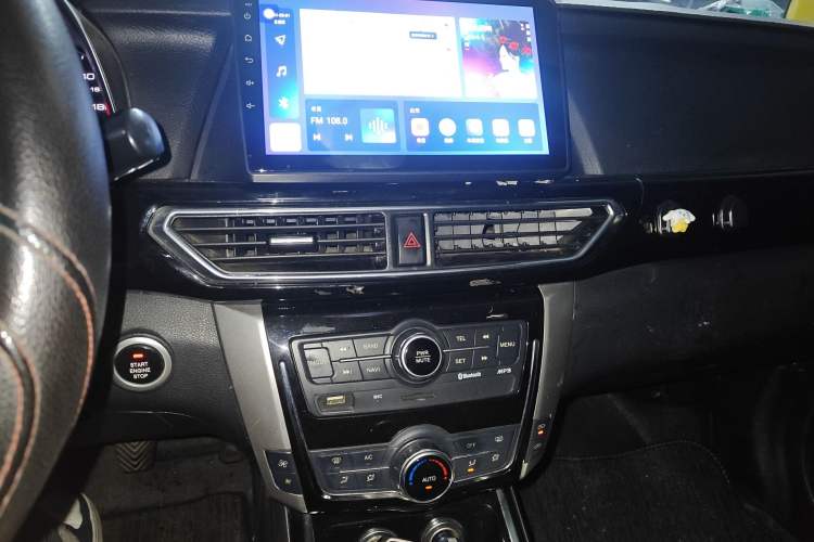 Used Zotye Domy X5 2015 1.5T Manual Supreme Model China IV Standard Audio And AC Panel