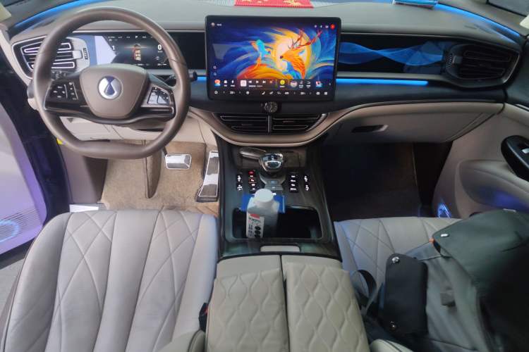 Used Denza D9 2022 DM-i 970 Four-Wheel Drive Prestige Model
