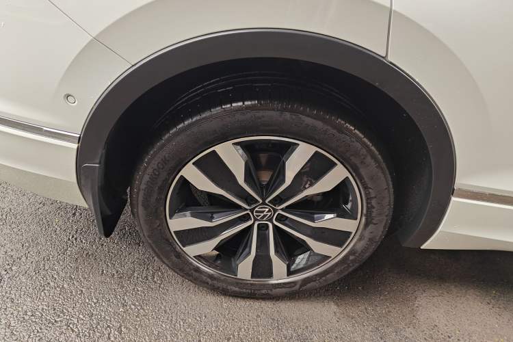 Used Volkswagen Tiguan L 2023 330TSI Automatic Two-Wheel Drive R-Line Flagship Edition Right Rear Wheel Hub