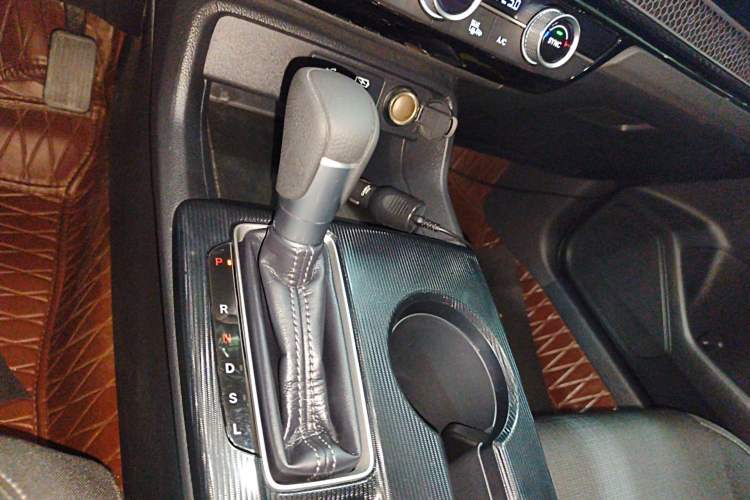 Used Honda Civic 2023 240TURBO CVT Dynamic · Center Stage Special Edition Gear Lever