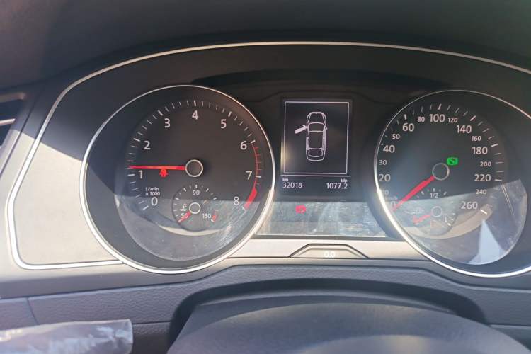 Used Volkswagen Magotan 2020 280TSI DSG Comfort Edition Odometer Close Up