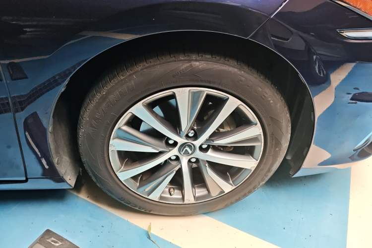 Used Lexus ES 2020 300h Premier Edition Right Front Wheel Hub