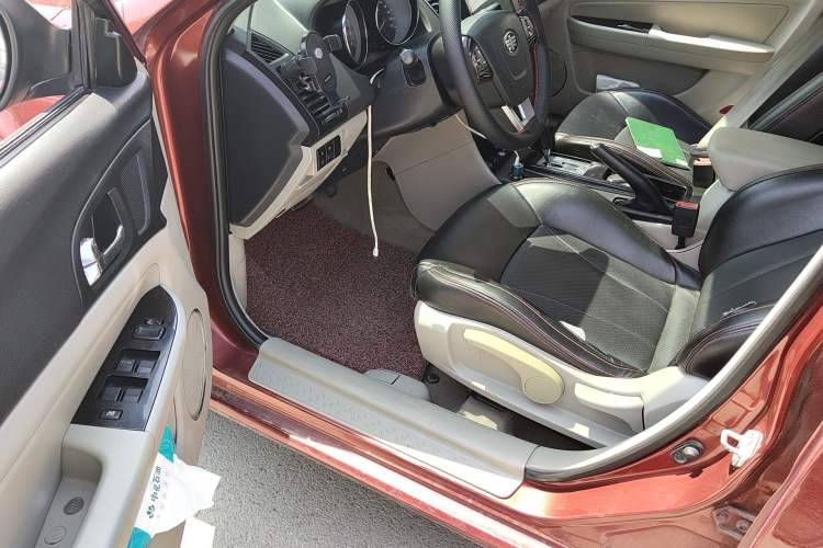 Used Bestune B50 2013 1.6L automatic luxury version Driver Seat