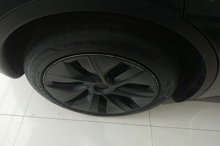 Used Tesla Model Y 2024 Rear-Wheel-Drive Version Exterior 5