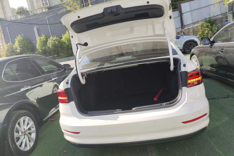 Used Volkswagen Lavida 2022 1.5L Automatic Fashion Edition Trunk