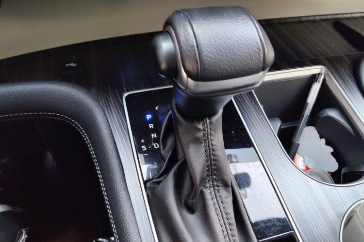 Used Toyota Granvia 2022 2.5L Hybrid Prestige Edition Gear Lever