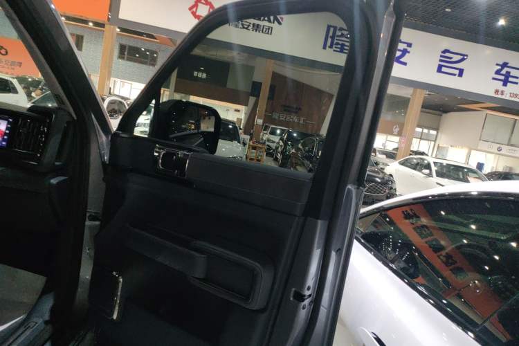 Used Formula Leopard Leopard 5 2023 Navigator Edition