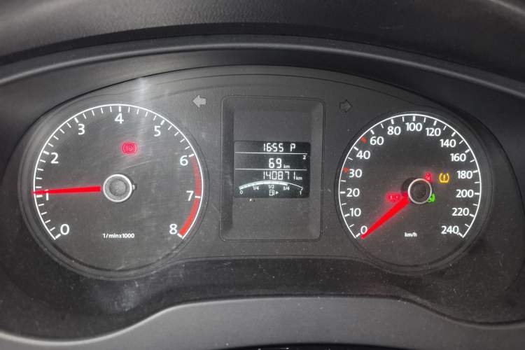 Used Volkswagen Sagitar 2012 1.6L Automatic Comfort Edition Odometer Close Up