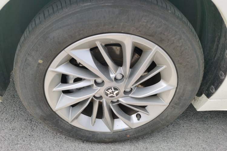 Used Venucia D60 2023 PLUS 1.6L XE CVT Trendy Edition Left Front Wheel Hub