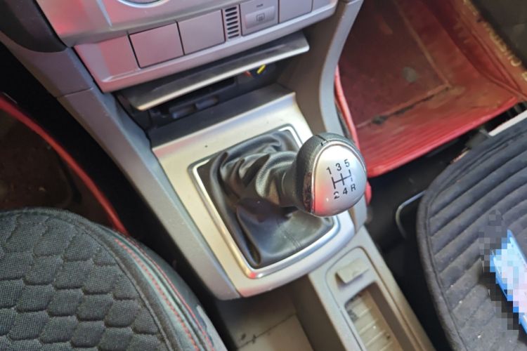 Used Ford Focus 2013 Hatchback Classic 1.8L Manual Base Model Gear Lever