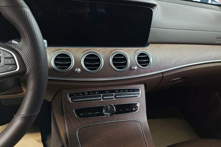 Used Mercedes-Benz E-Class 2018 Facelift E 300 L Luxury Edition
