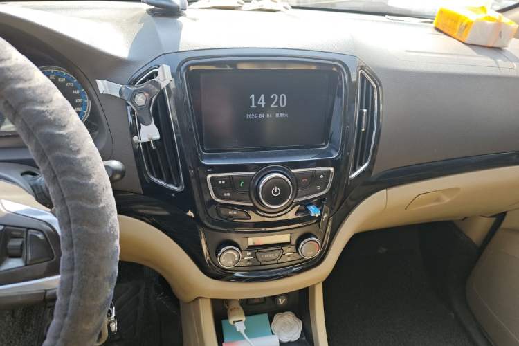 Used Baojun 730 2014 1.5L Manual Luxury Navigation ESP Version 7 Seats