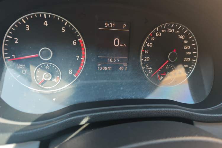 Used Volkswagen Passat 2014 1.8TSI DSG Prestige Edition Odometer Close Up