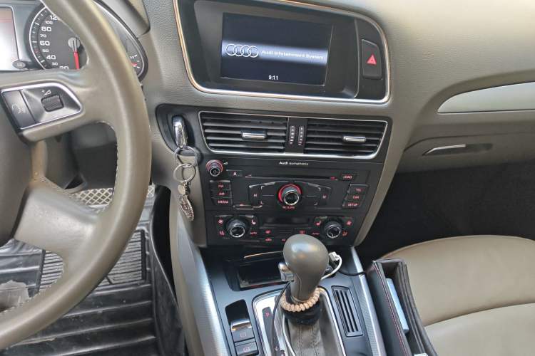 Used Audi Q5 2012 2.0TFSI Technology Model Audio And AC Panel