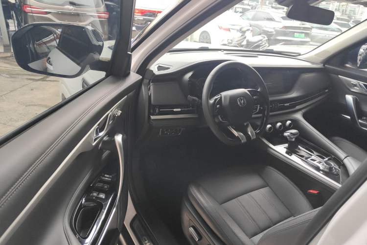 Used CHANGAN CS95 2021 2.0T Four-Wheel Drive Luxury Version
