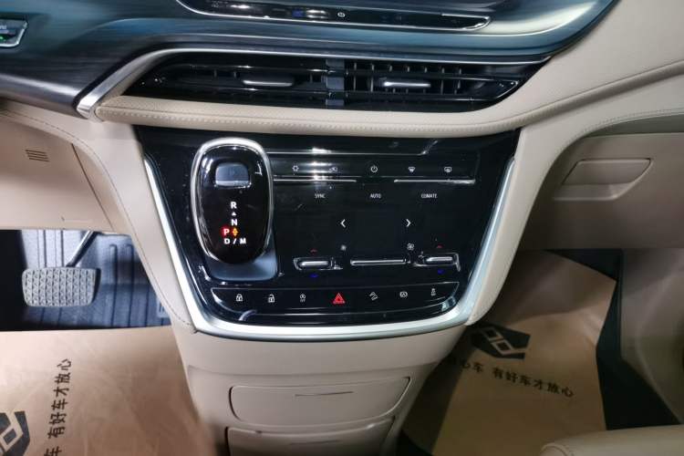 Used Buick GL8 2020 ES Land Cruiser 653T Luxury Model
