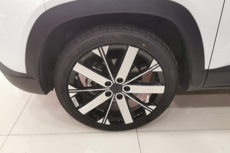 Used Geely Auto icon 2025 Linglong 1.5TD Ruyi Edition Left Front Wheel Hub