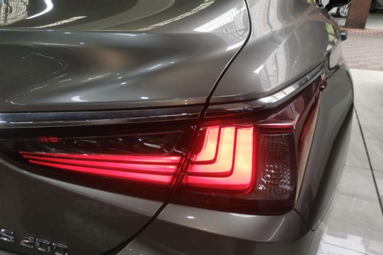 Used Lexus ES 2022 200 Excellence Edition
