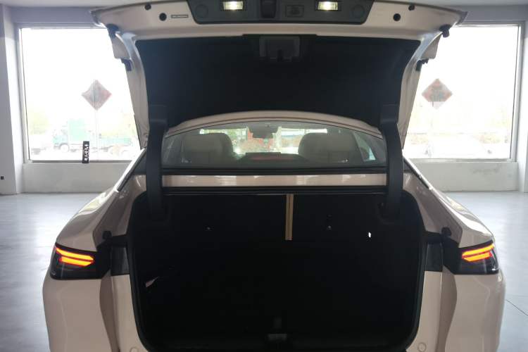 Used ARCFOX Alpha S5 2024 708MAX 200kW Trunk