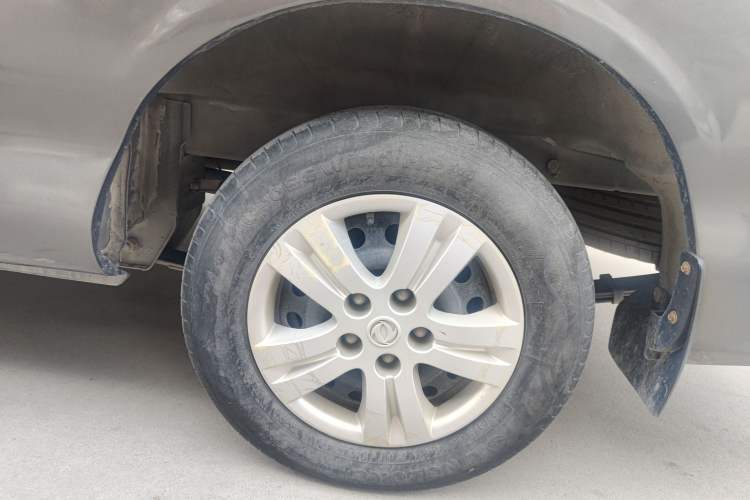 Used FORTHING Lingzhi 2017 Facelifted M3L 1.6L 7-Seater Standard Version
